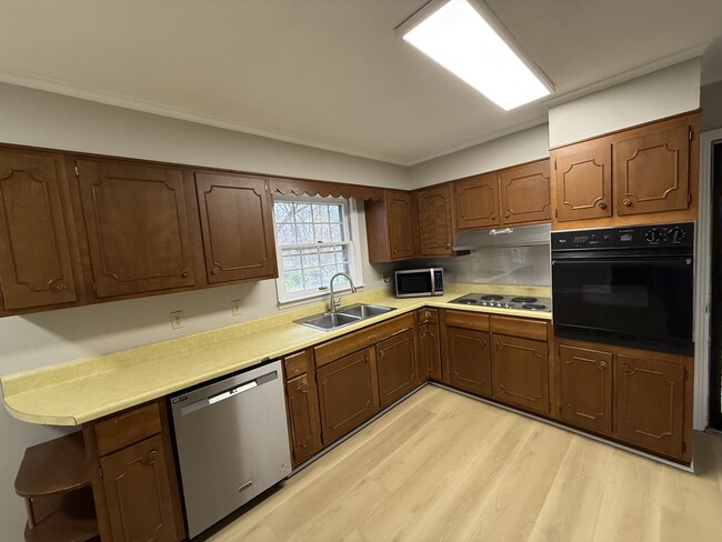 Photo - 565 Paris St