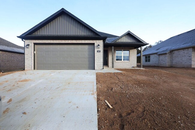 Stunning BRAND NEW Home, Fenced Yard, All ... - Stunning BRAND NEW Home, Fenced Yard, All ...