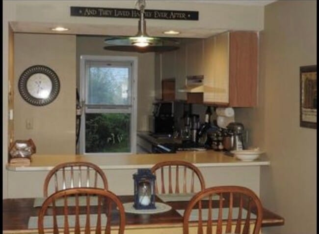 Kitchen with dining island