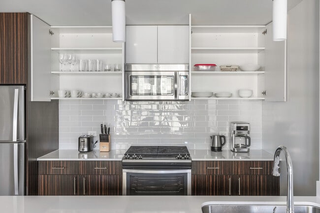 Photo - 730 W Couch Pl Unit FL15-ID1366