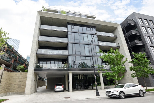 Building Photo - 111 S Peoria St Unit 302