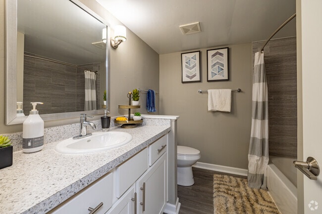 2BR, 1.5BA - 986SF - Kenya - Second bathroom