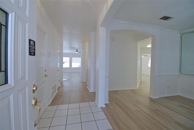 Photo - 1401 Haley Gray Dr