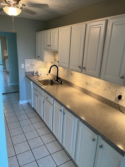 Kitchen - 225 S Rohlwing Rd Unit 607