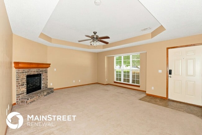 Photo - 310 E Elm St