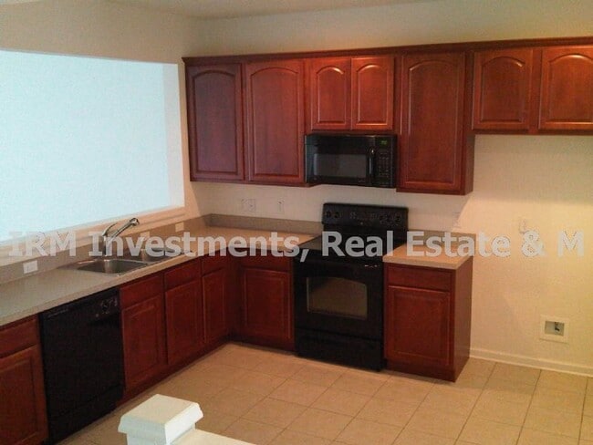 Photo - 3 bed 2.5 bath townhome with 1 car garage