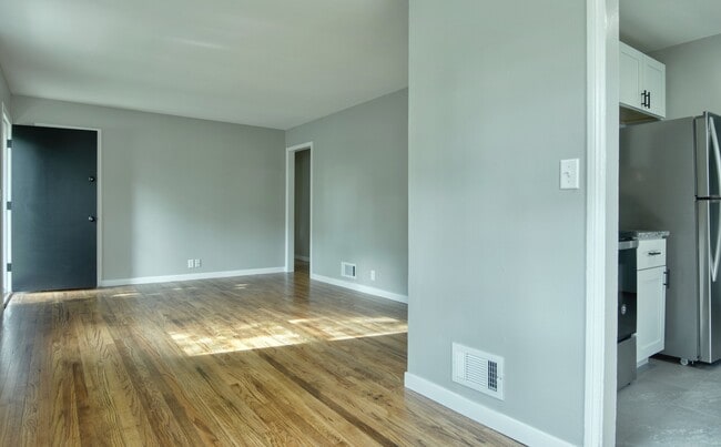 Sala de estar - 1012 N 77th Ave