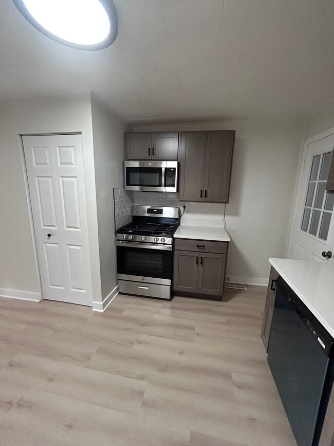 Photo - 6639 Alexander Ave