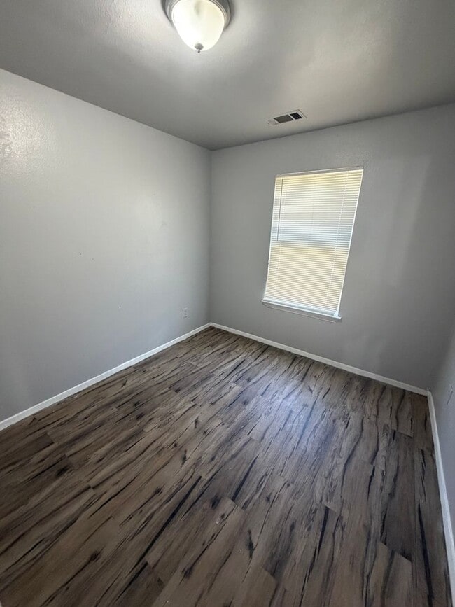 Photo - 5104-5106 Chapman St Unit 5106