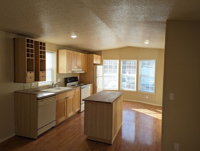 Photo - Charming 2 Bedroom Home- Plank Flooring, V... Unidad 25529 A