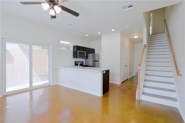 Photo - 1126 Chicon St