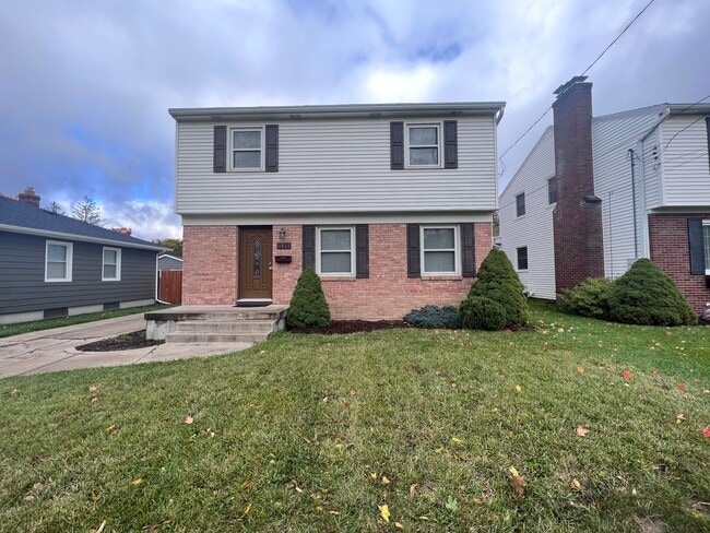 Photo - 5 Bedroom home on the NE side of Grand Rapids