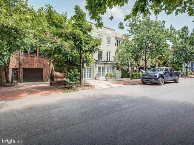 Photo - 3147 O St NW