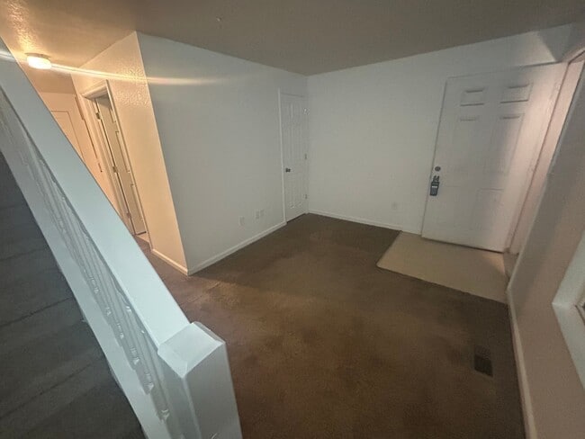 Building Photo - 520 Nova St