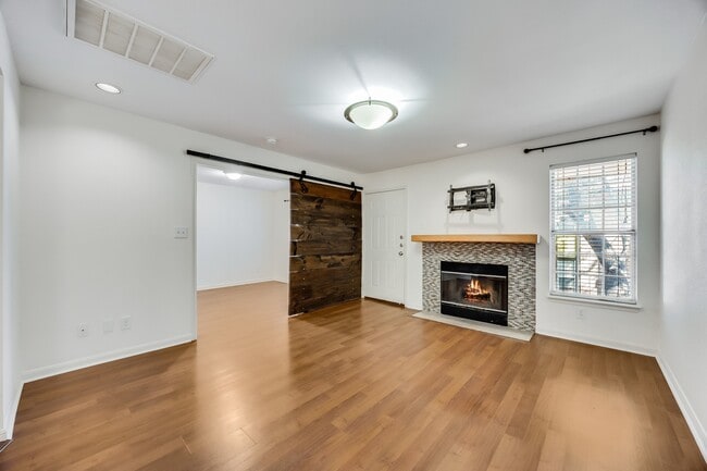 Photo - 7685 Northcross Dr Unit 1121