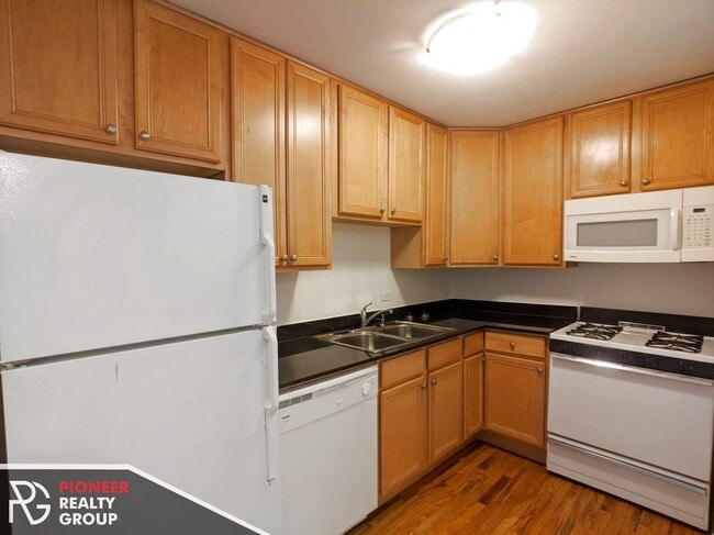 Building Photo - 4600 N Clarendon Ave Unit 309