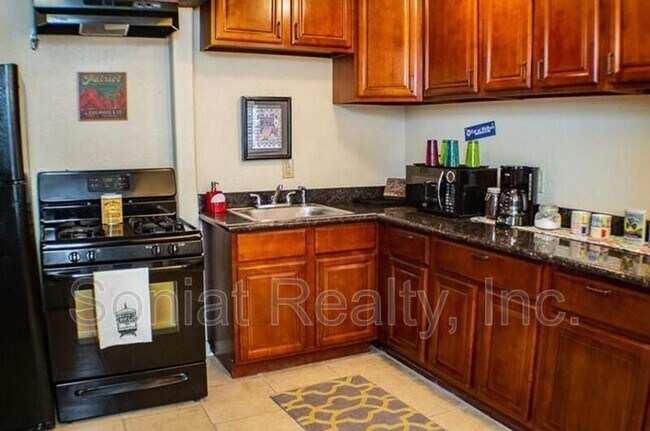 Photo - 1403 Port St