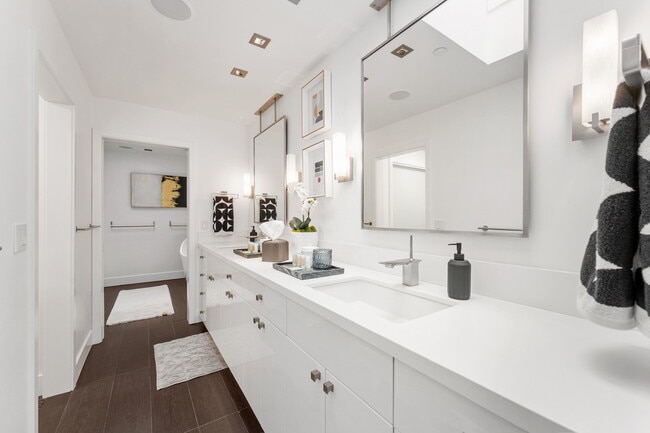 Photo - 305 SW Montgomery St