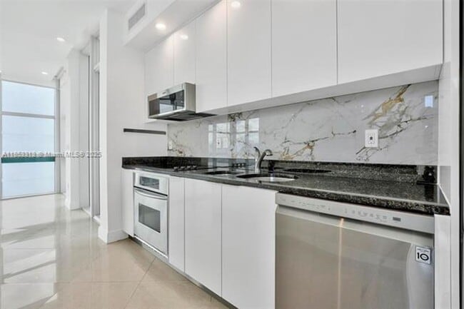 Photo - 3131 NE 188th St Unidad 3131 NE 188th St 1-1212