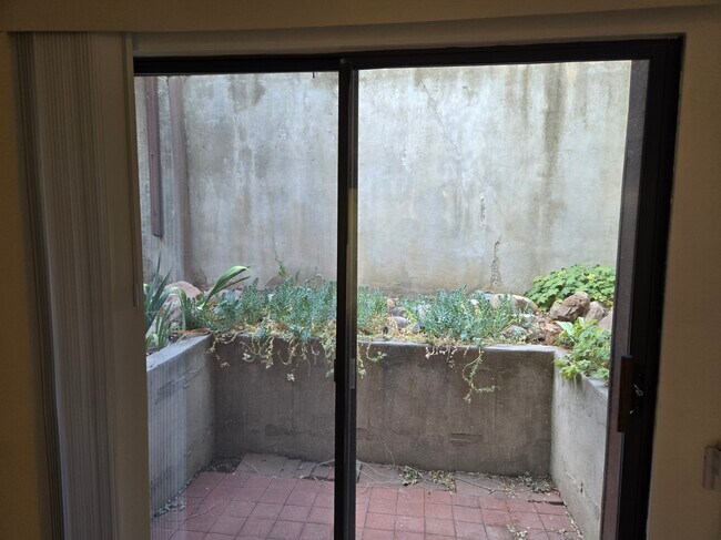 Photo - 425 S 1000 E