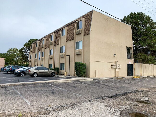 Photo - Madeira Court