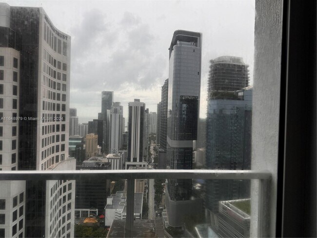 Balcón - 55 SE 6th St Unidad 4306