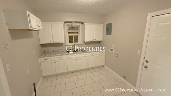 Photo - 2370 Larose Ave