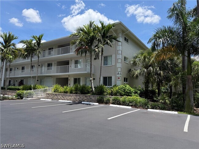Building Photo - 3002 Sandpiper Bay Cir Unit A306
