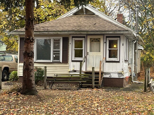 Photo - 321 Glen Rd House