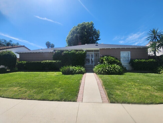 Photo - 5511 Coldwater Canyon Ave House