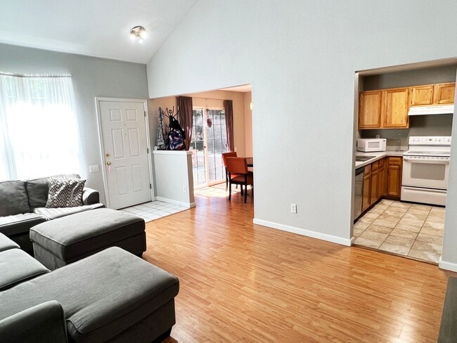 Photo - 3 Bedroom / 3.5 Bathroom / 2 Car Garage Townhome in a quiet and sought-after area!