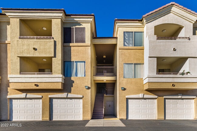 Building Photo - 18416 N Cave Creek Rd Unit Apt 3036