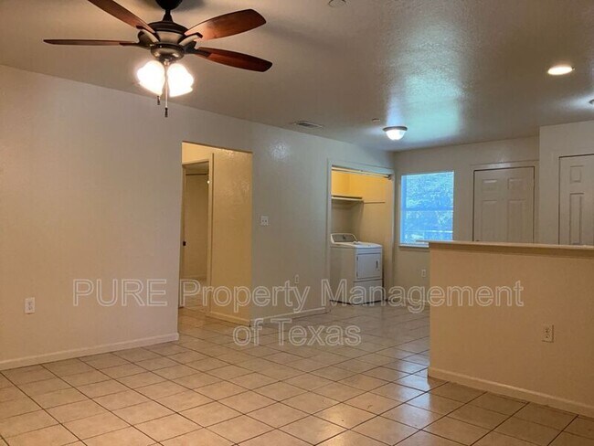 Photo - 403 Hedgewood Dr Unit B
