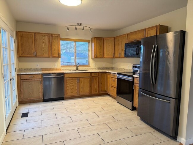 Photo - 2406 Bowen St