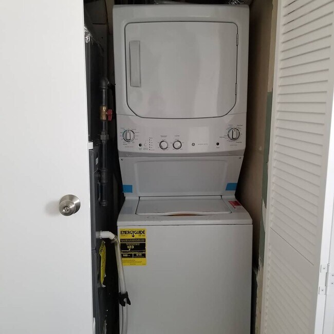 In unit laundry - 267 Garside St Unit 1B