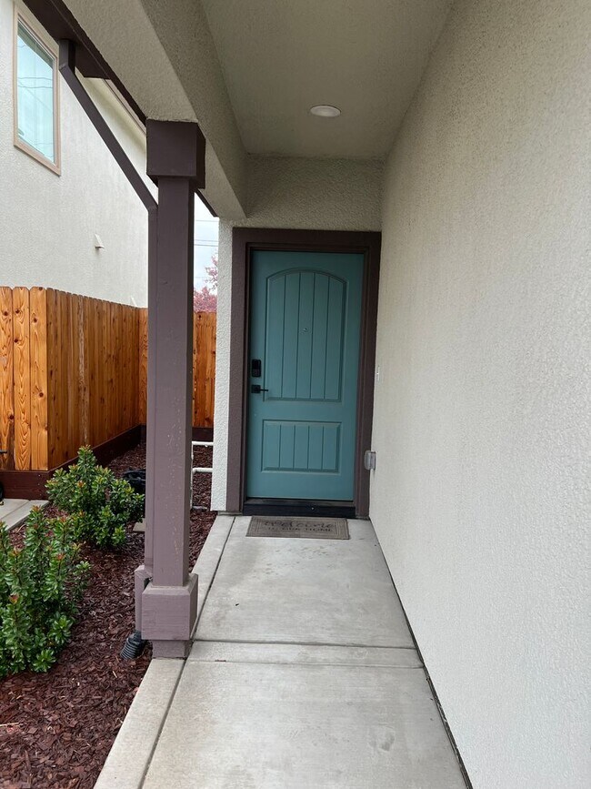 Photo - Nearly new 3-bedroom home in Village One n...