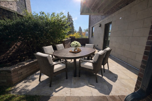 Photo - 833 Laurel Ave