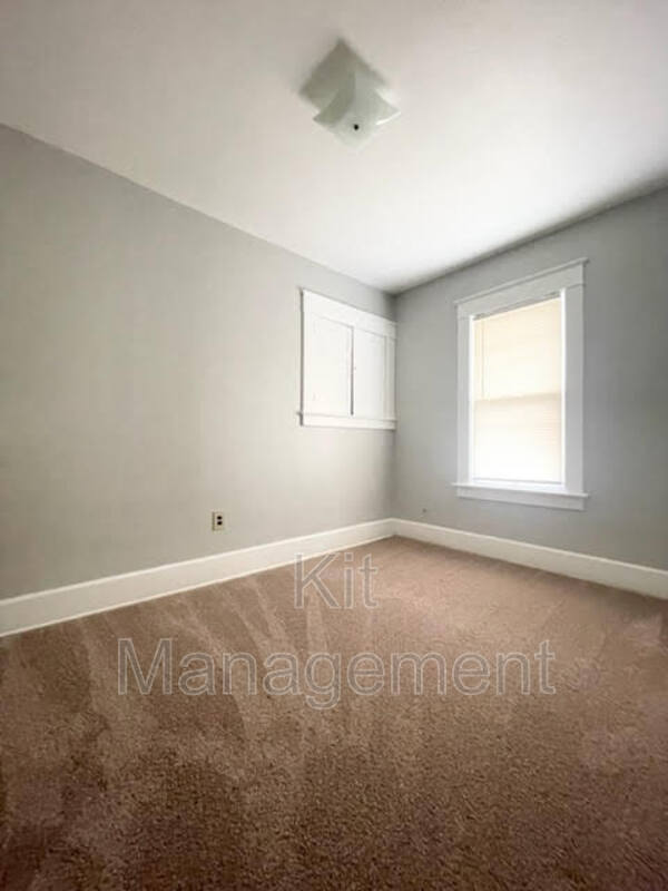 Photo - 933 Eleanor Unidad Upper