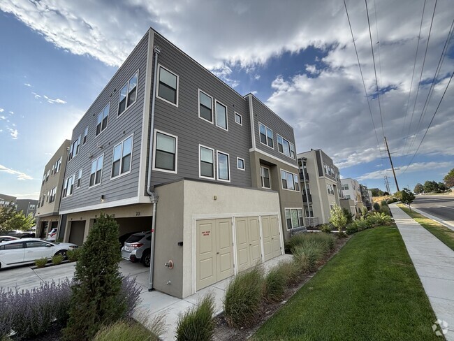 Building Photo - 8373 Iris Lumi Ln Rental