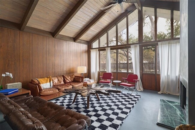 Photo - 305 Reimer Ave