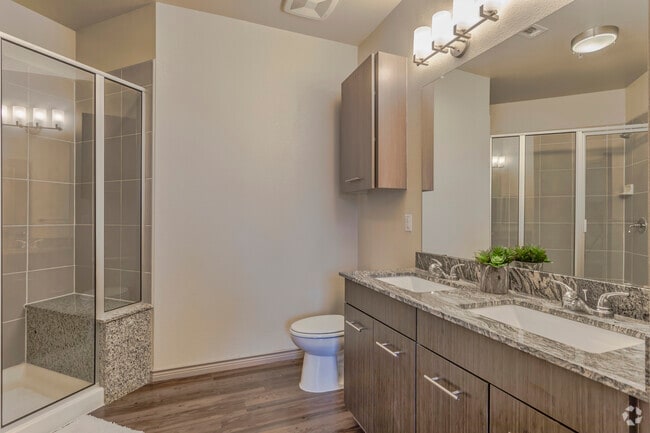 2BR, 2BA - 1458 SF B3 - Bathroom