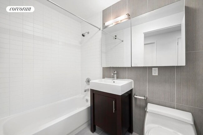 Photo - 41-34 Crescent St