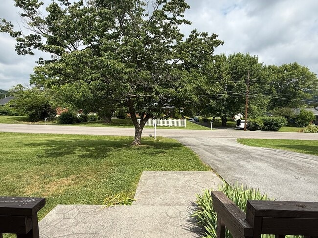 Photo - 3/2 bath home - Town Acres School District!