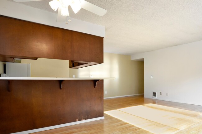 Spacious Loft-Style Unit Across from Fairw... - Spacious Loft-Style Unit Across from Fairw...