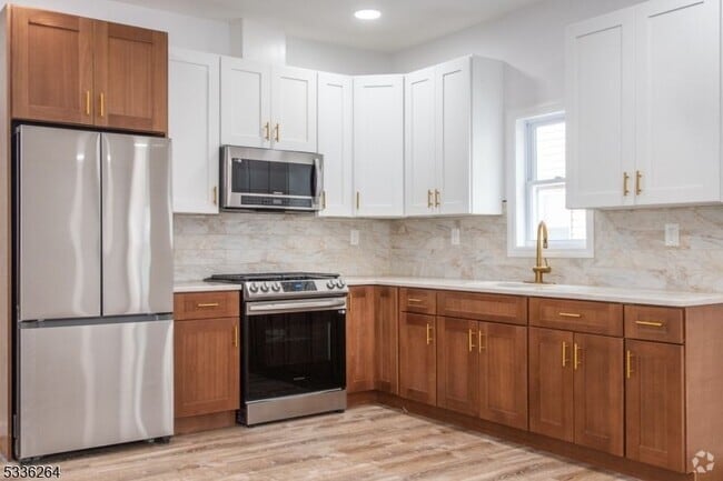 Building Photo - 823 S 17th St Rental