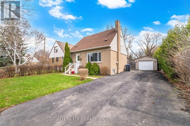 Photo - 49 McCaul St