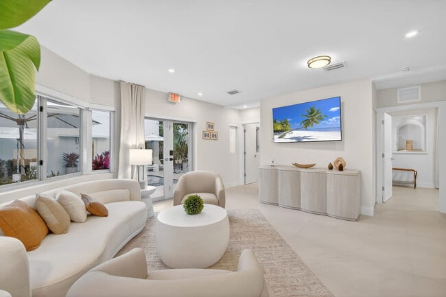 Photo - 8111 Harding Ave Unidad SI ID1497743P