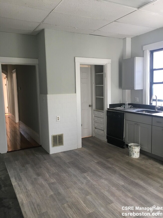 Building Photo - 10 Saunders St Unit 10 Rental