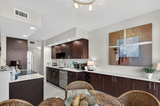 Photo - 1500 N Ocean Blvd Unidad 602