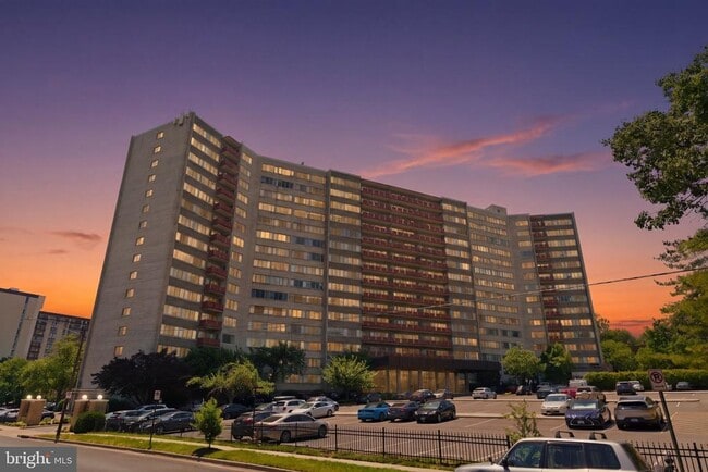 Building Photo - 5340 Holmes Run Pkwy Unit 1519
